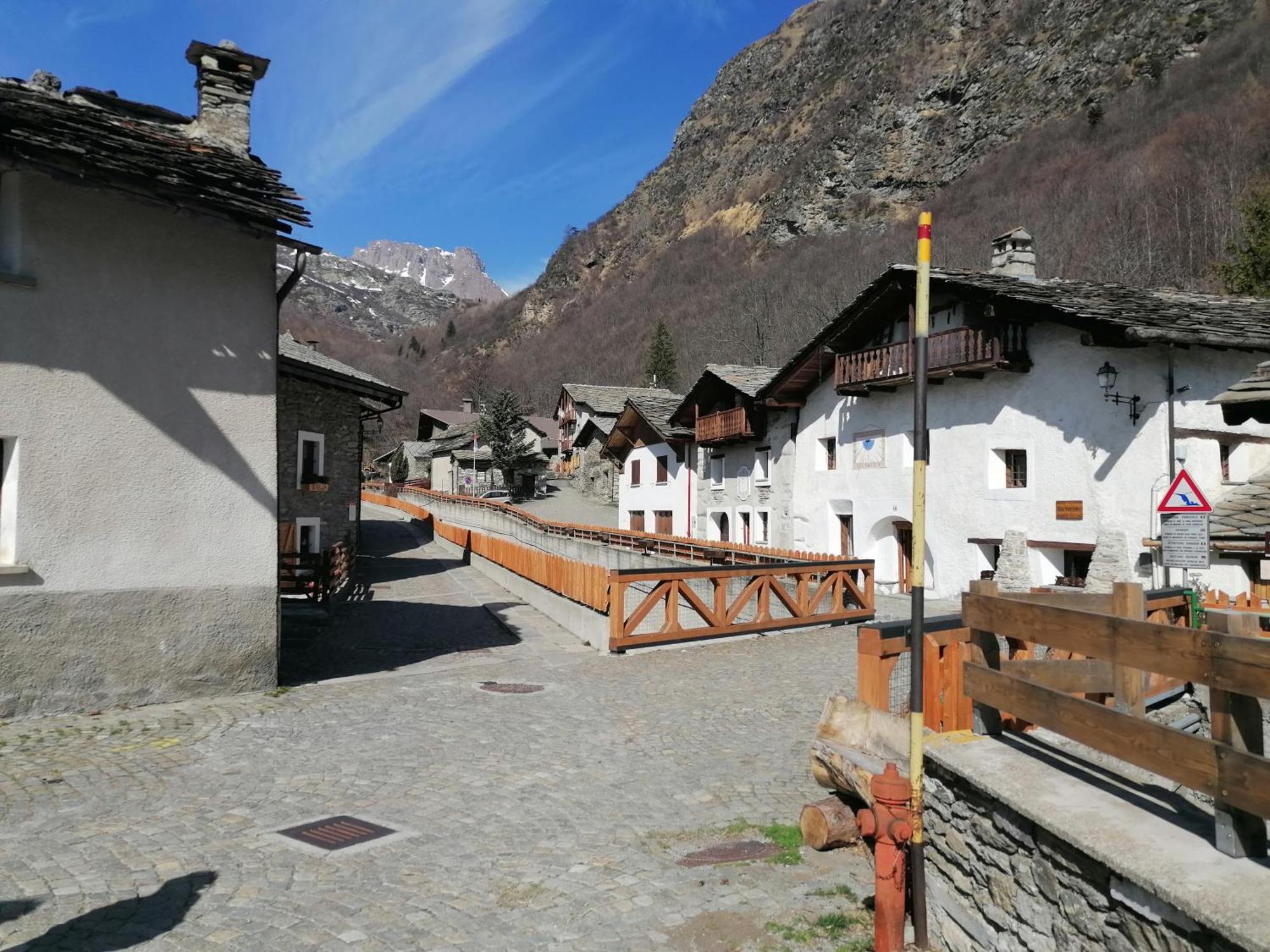 Ca Ad Me Pare Alloggio Con Terrazza Panoramica Moncenisio Bagian luar foto